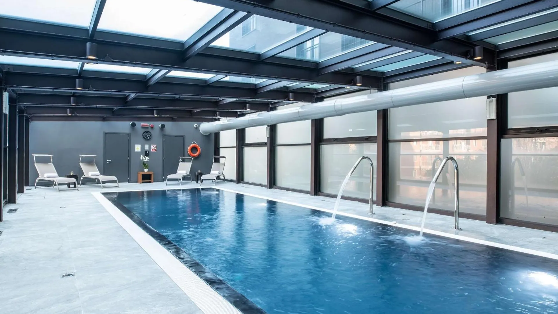 Radisson Blu Hotel Mailand 4*,
